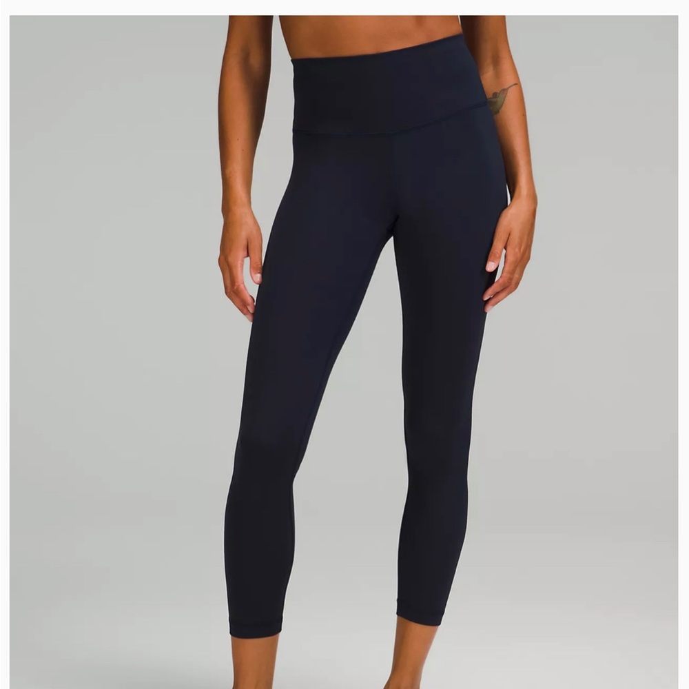 LULULEMON high rise Navy Wunder Under 25 length size 2